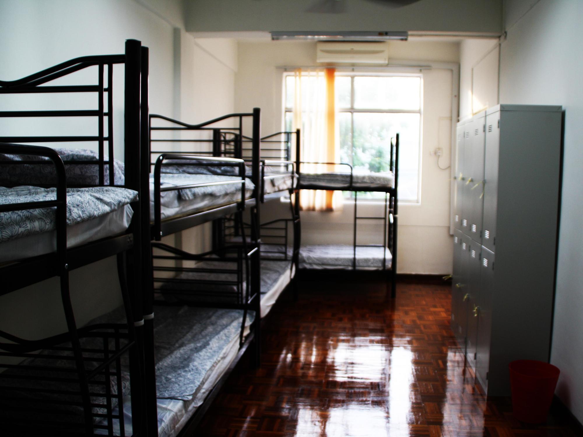 Spot On 89872 Kuantan Backpackers Hotel Exterior foto